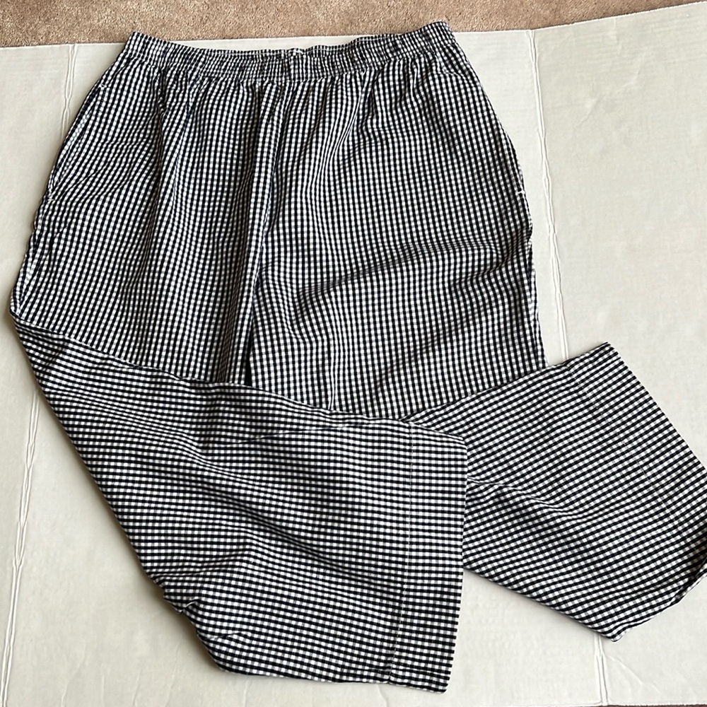 Women’s Lee Black Check Capri-EUC